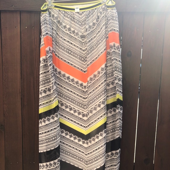 Old Navy Dresses & Skirts - Old Navy maxi skirt size L